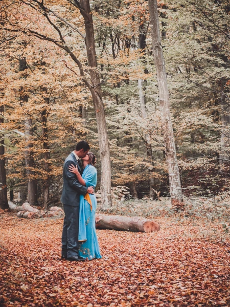 Photo de mariage couple en sous-bois automne - Cyril Perrier photographe Normandie